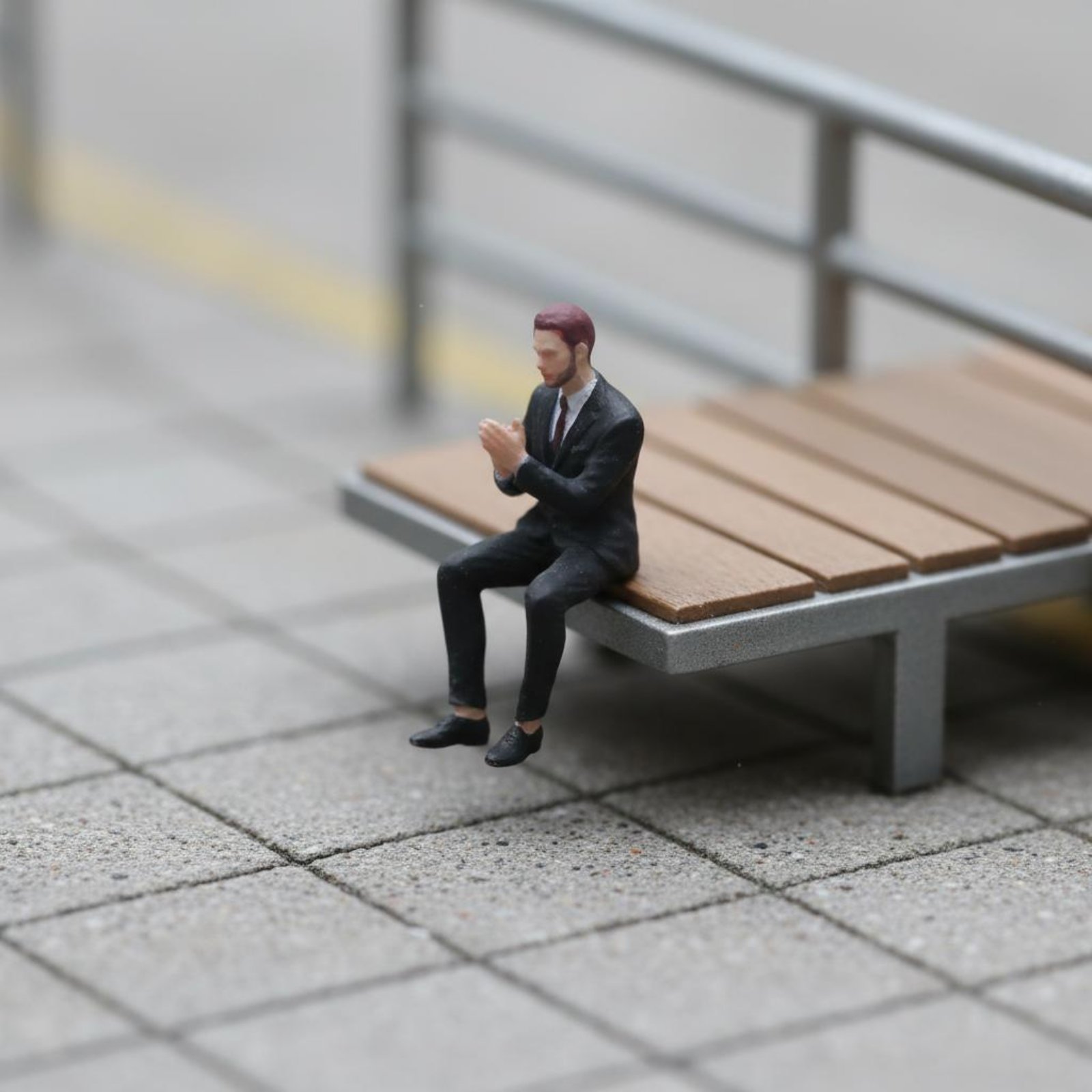 1:64 Scale Sitting Man Figure  - Men Accessories For Suit recension och pris